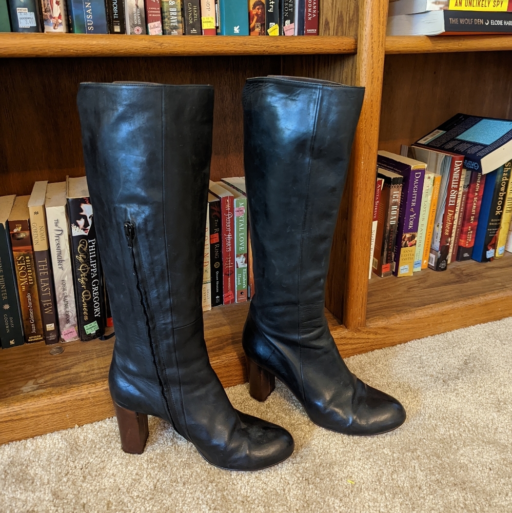 coclico black leather round toe inside zip tall boot sz 38.5 euc